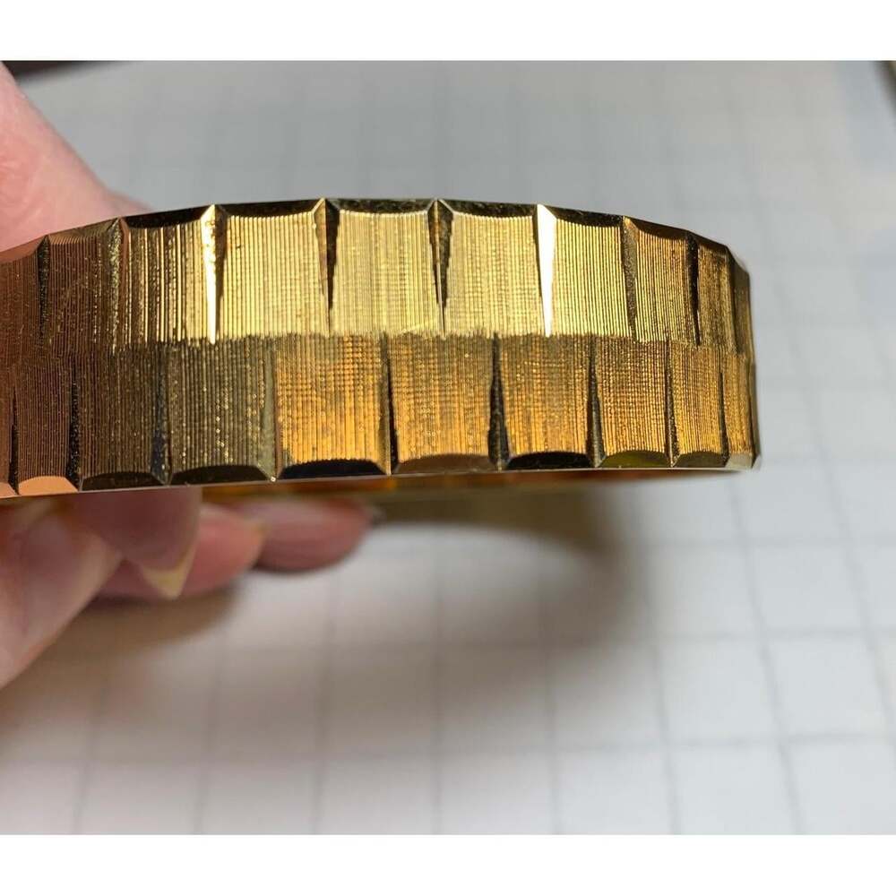 Monet Gold Tone Bracelet Vintage 05 D 5